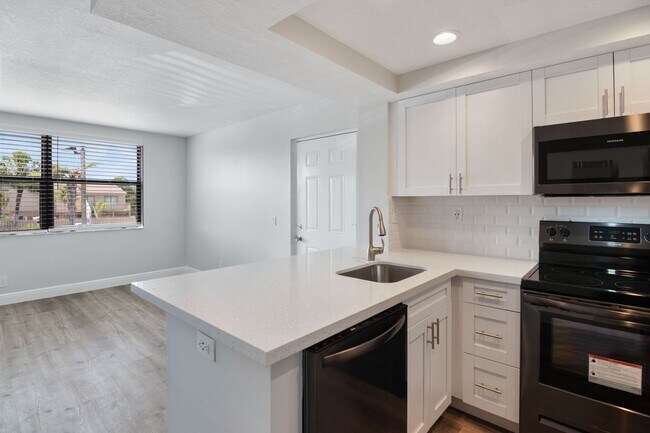 Building Photo - ONE BEDROOM ONE BATHROOM! WATERFRONT COMMUNITY! WITH W/D!!