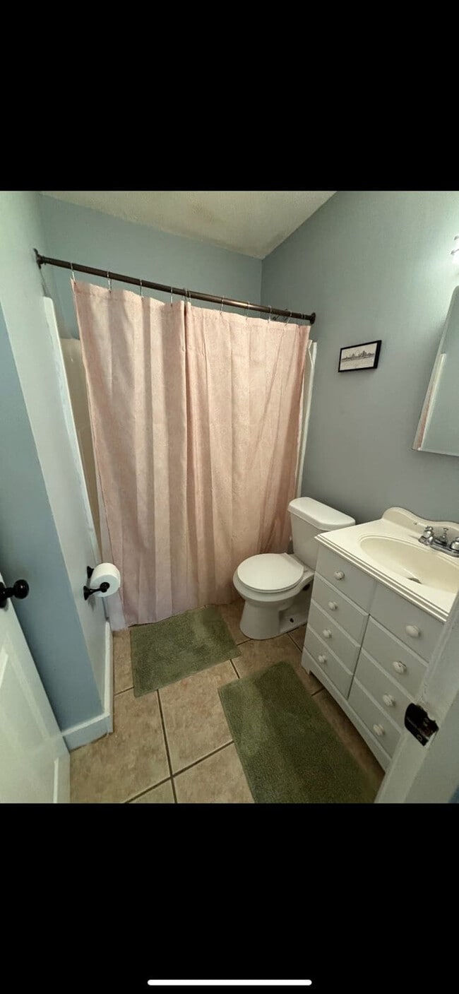 Building Photo - 2 Mead Dr