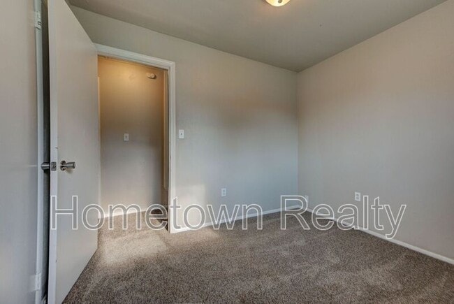 Building Photo - 2401 Piccadilly Cir