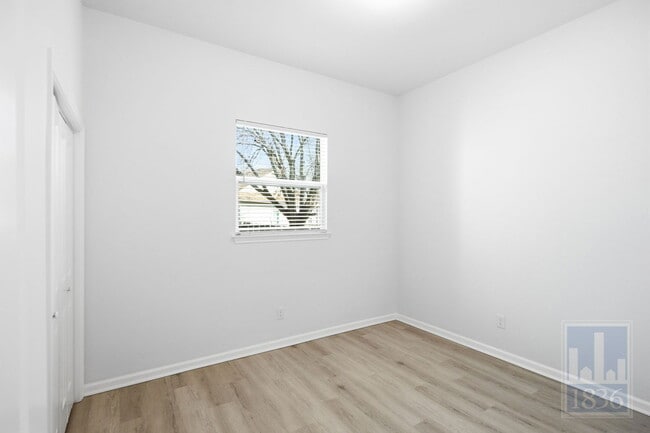 Building Photo - 2104 Cervin Blvd