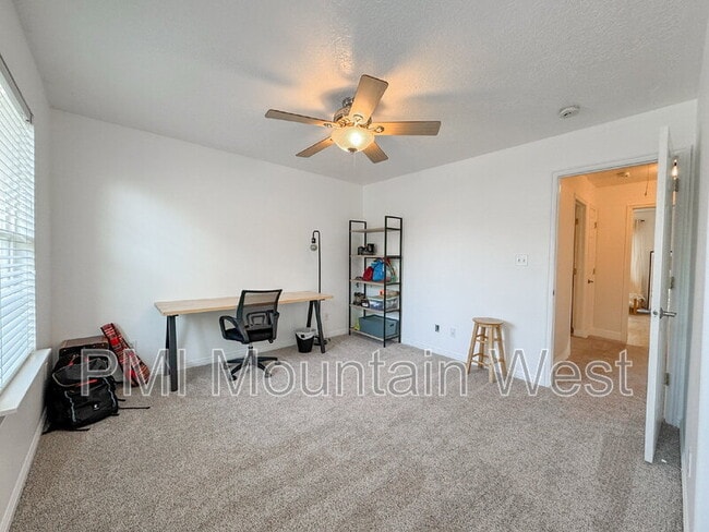 Building Photo - 446 E Parkside Cir