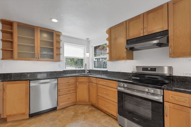 Building Photo - 3032 S Corona St