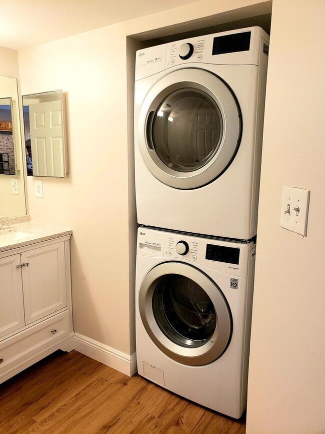 Building Photo - 13206 Glenmoor Dr