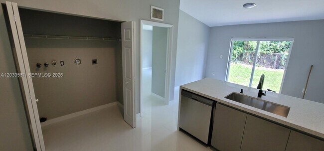 Building Photo - 10250 SW 173rd Terrace