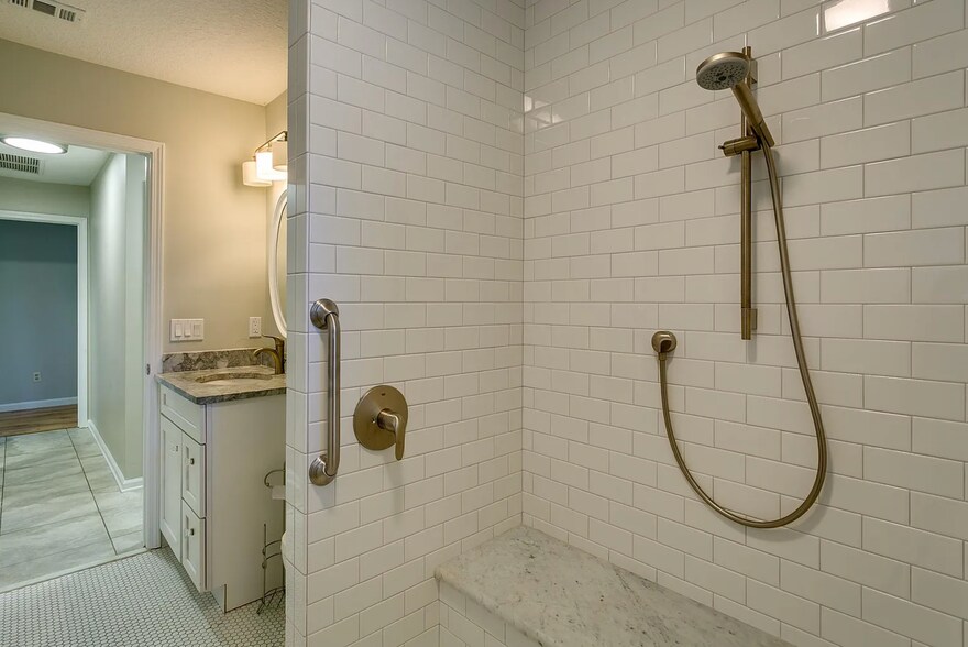 2nd bath - 4430 Autumn River Rd E