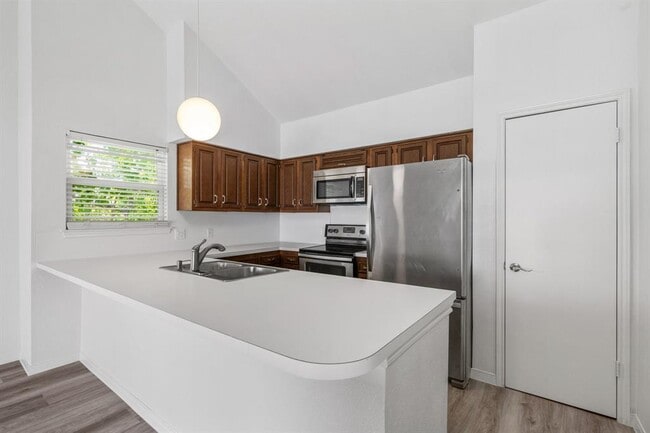 Building Photo - 80 Lakeview Village