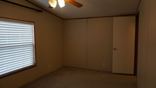 Building Photo - 3 Bedroom mobile home in the County