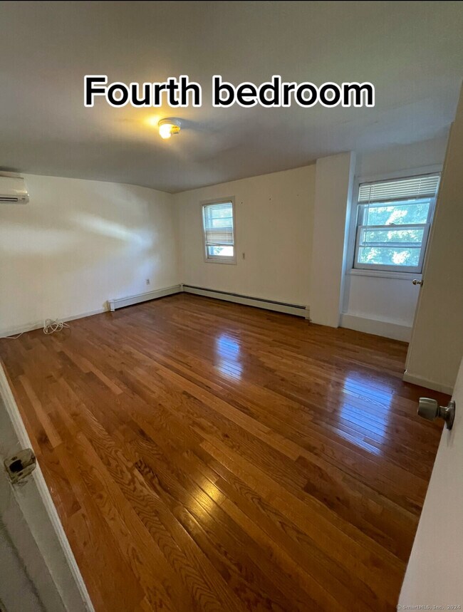 Building Photo - 325 Pasadena Pl