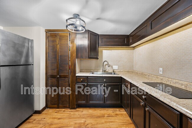 Building Photo - 7020 Bonnamere Dr