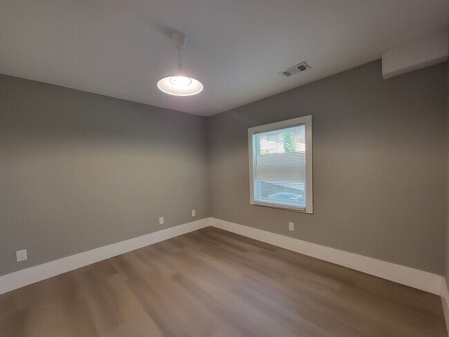 Building Photo - 723 Ford Pl
