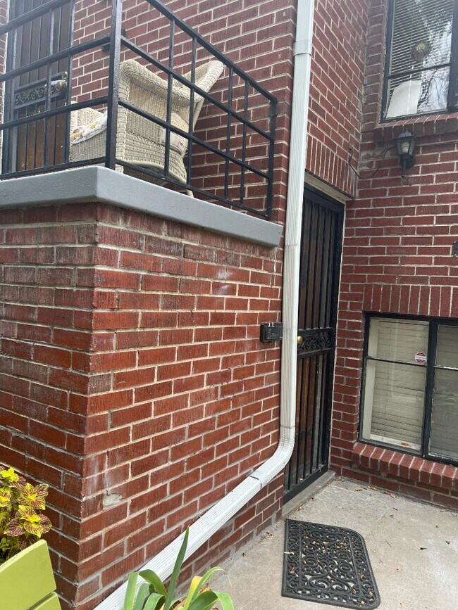 Building Photo - 1451 Elm St
