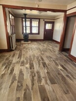 Building Photo - 403 E Montezuma Ave