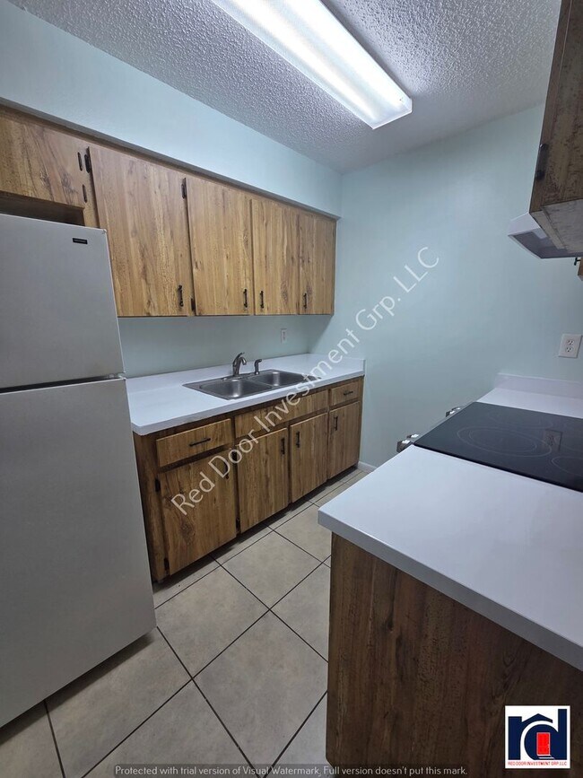Building Photo - 2 Bedroom 2 Bath w/ Washer & Dryer~ Move in Ready!