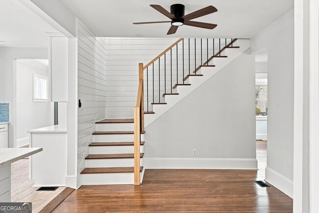 Building Photo - 884 Vedado Way NE