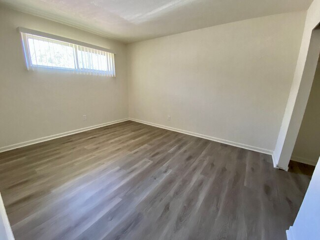 Building Photo - NSUR1259 2205 Cedar1-4