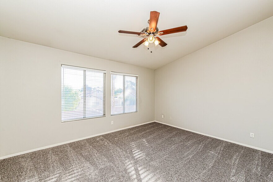 Building Photo - 4616 Reliant