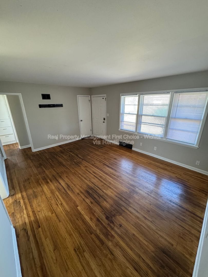 Building Photo - 1630 S Mission Rd