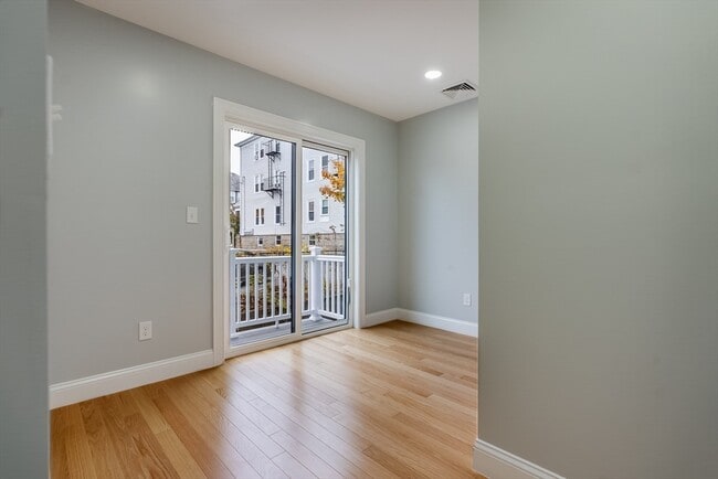 Building Photo - 217 Earle St