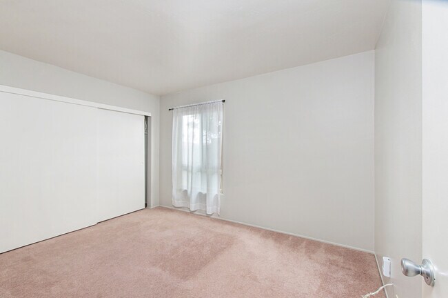 Building Photo - 3 Bedroom, 2 Bath 1374sf Detached condo in...