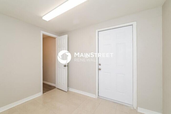 Building Photo - 3 Bedroom Pet-Friendly Home in WINTER HAVEN, FL with Main Street Renewal