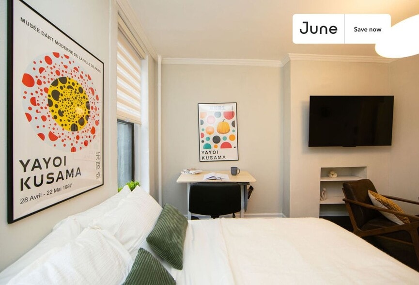 Building Photo - 534 E 14th St