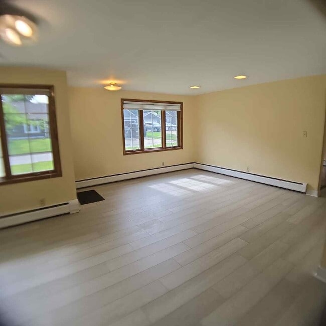 Building Photo - 5916 Cornflower Ln