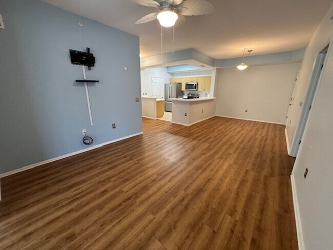 Building Photo - 2 bedroom 2 bathroom Condo In Enclave at C...
