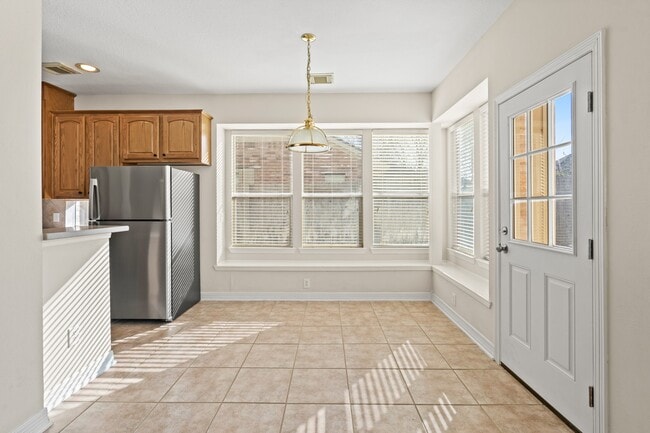 Building Photo - 5819 Brook Bend Dr