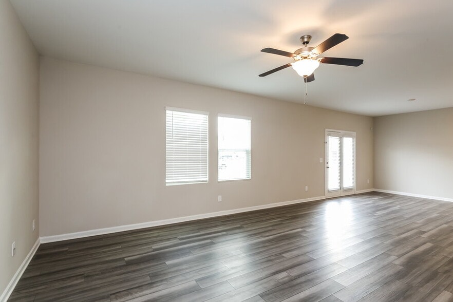 Building Photo - 567 Knightsbridge Ln