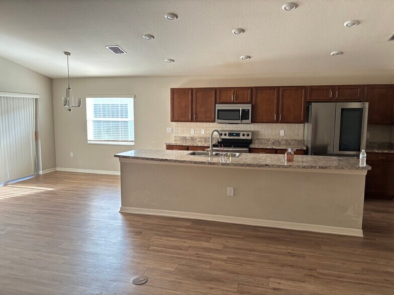 Building Photo - 338 Pentas Ln