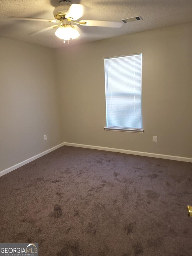 Building Photo - 4365 White Pines Ct