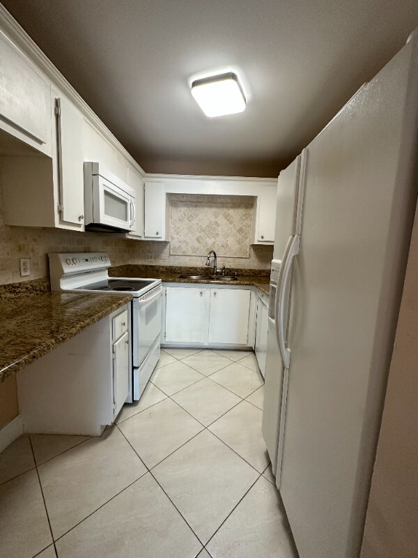 Building Photo - 5961 N Falls Cir Dr