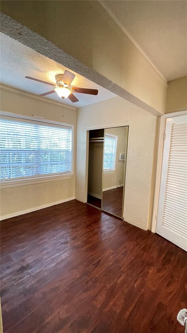 Building Photo - 1857 Buchanan St