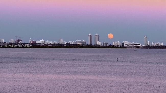 Building Photo - 700 NE 24th St