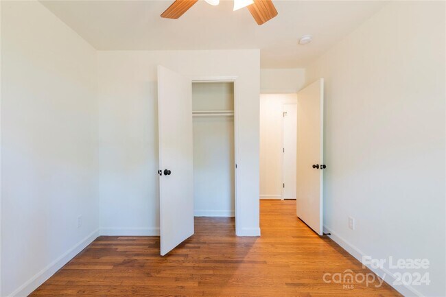 Building Photo - 5020 Coronado Dr
