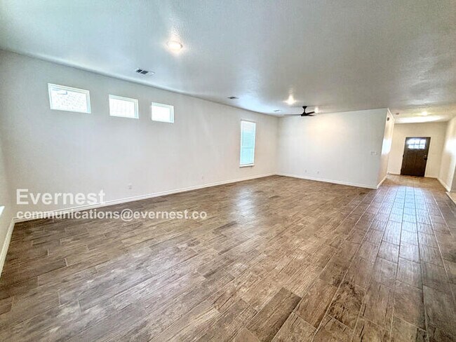 Building Photo - 2123 Hornbeam St
