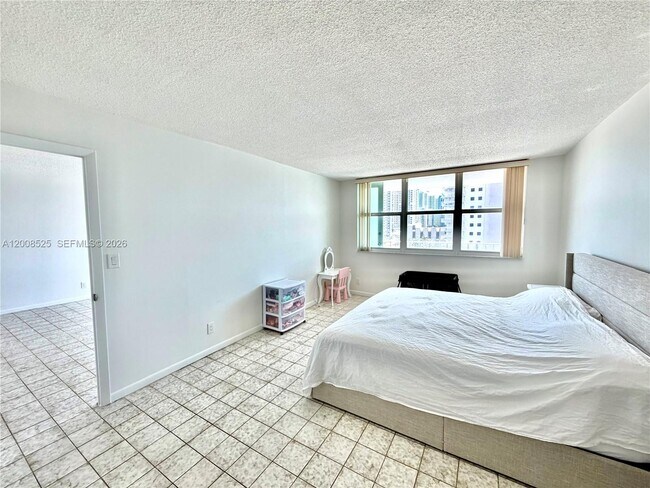 Building Photo - 1410 S Ocean Dr