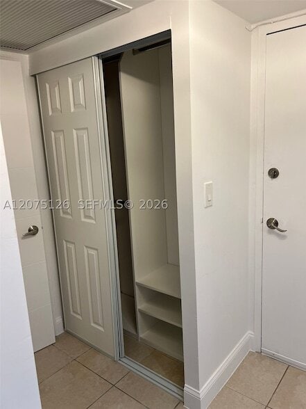 Building Photo - 401 Golden Isles Dr
