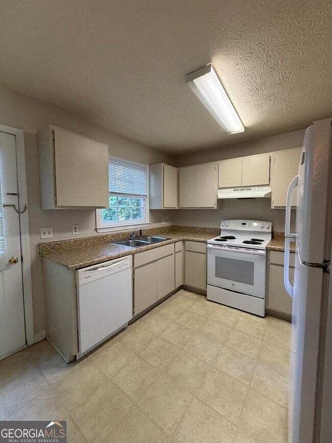Building Photo - 1337 Sweet Pine Dr