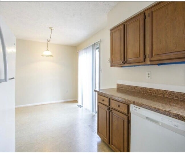 Building Photo - 10679 Campus Way S
