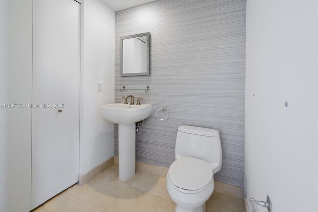 Building Photo - 901 Brickell Key Blvd