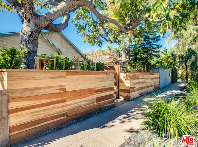 Building Photo - 1548 Cabrillo Ave