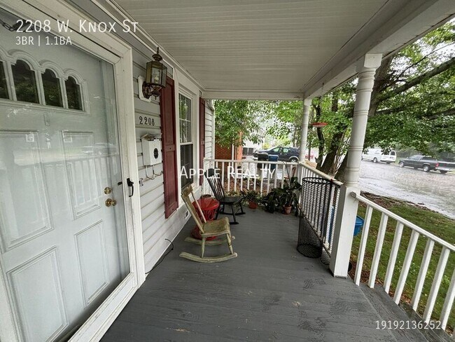 Building Photo - 2208 W Knox St