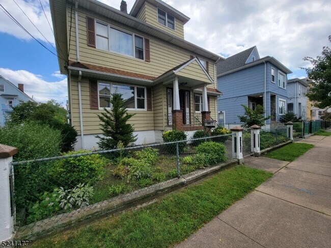 Building Photo - 141 Mahar Ave