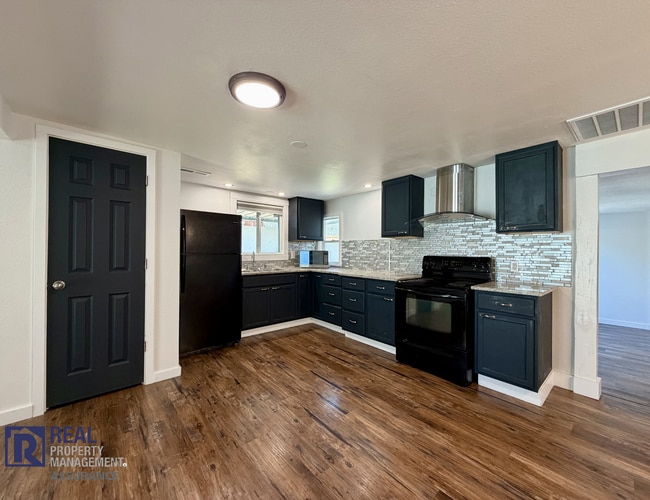 Building Photo - Updated 3-Bedroom Home with Fenced Backyard in Beaverton