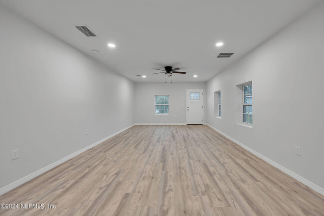 Building Photo - 7519 Birdies Rd