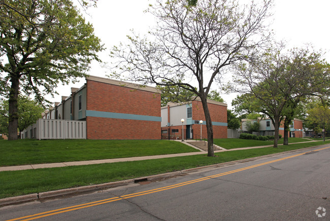 Primary Photo - Pillsbury Court Apartments