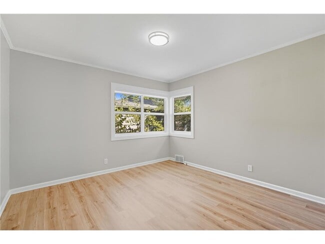 Building Photo - 4826 Idaho Ave N