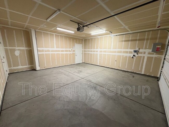 Building Photo - 2234 S Oakhurst Ct