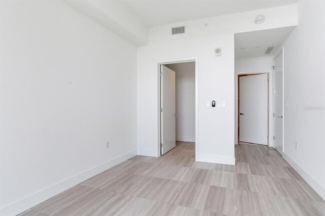 Building Photo - 2912 W Santiago St